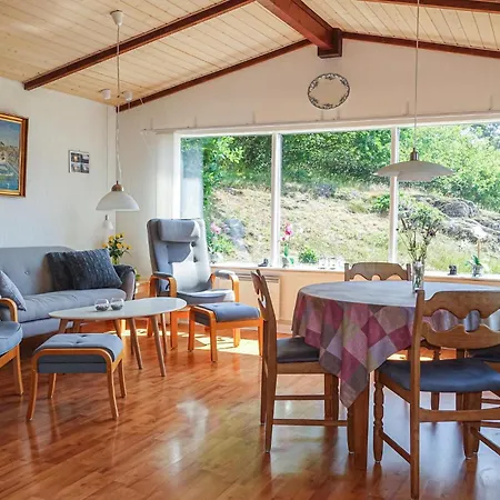 2 Bedroom Lovely In Holiday home