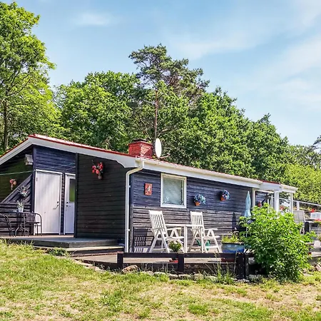 2 Bedroom Lovely In Holiday home